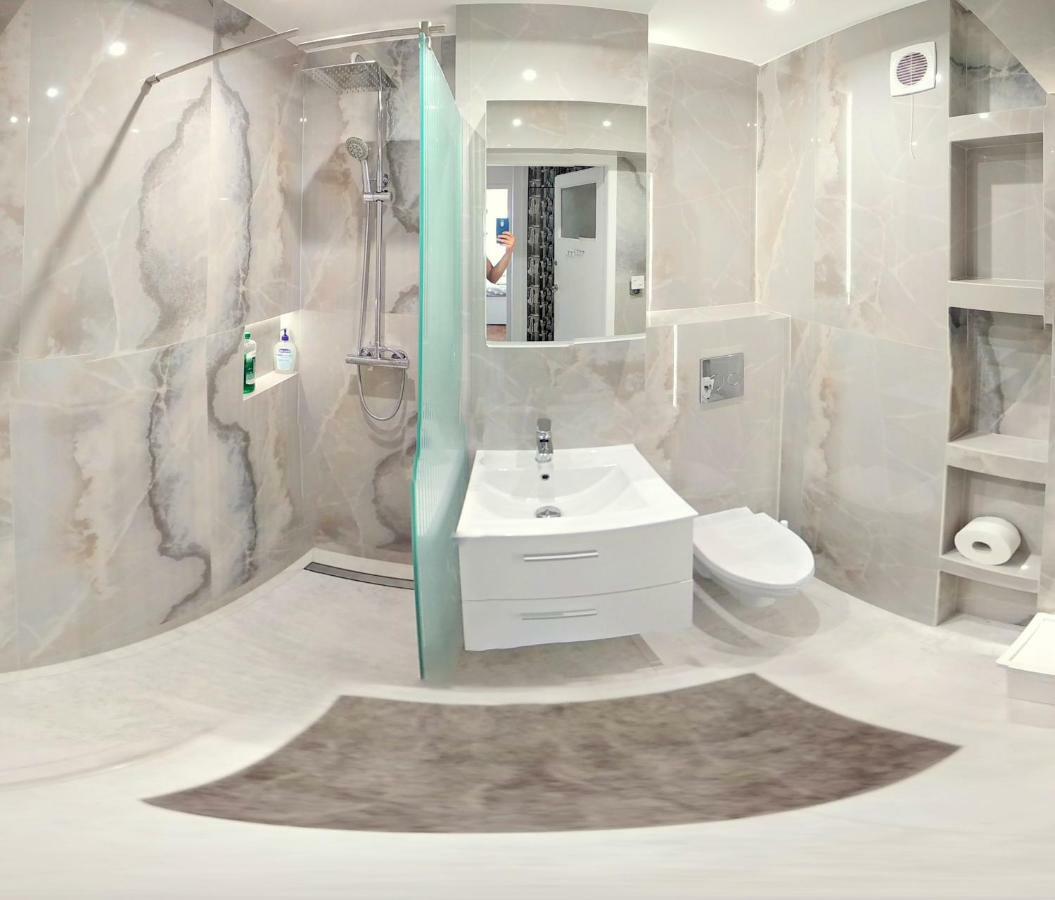 Studio Zelazna Rooms Near Old Town Варшава Экстерьер фото